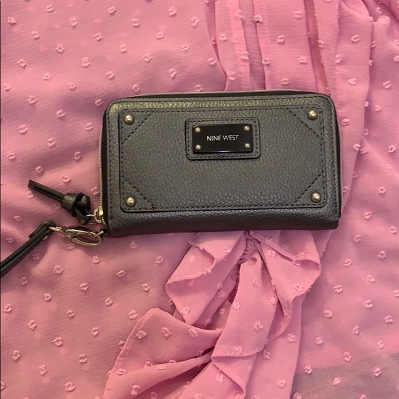 Nine West Handbags - FINAL SALE Perfect condition Nine West wristlet